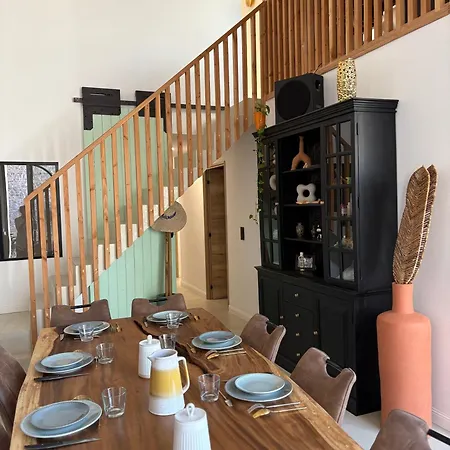 La Cave Villa Paraza